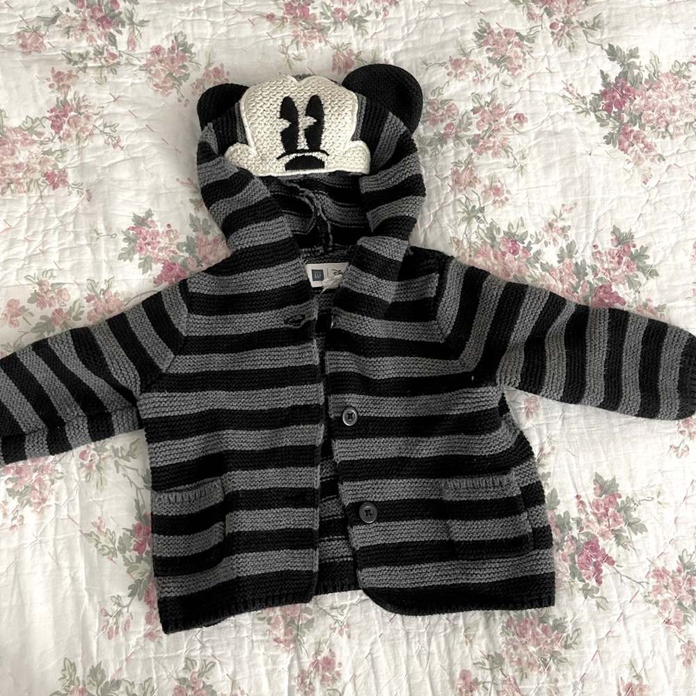 DISNEY BABY GAP KNIT BUTTON UP SWEATER WITH HOODIE (6-12m)